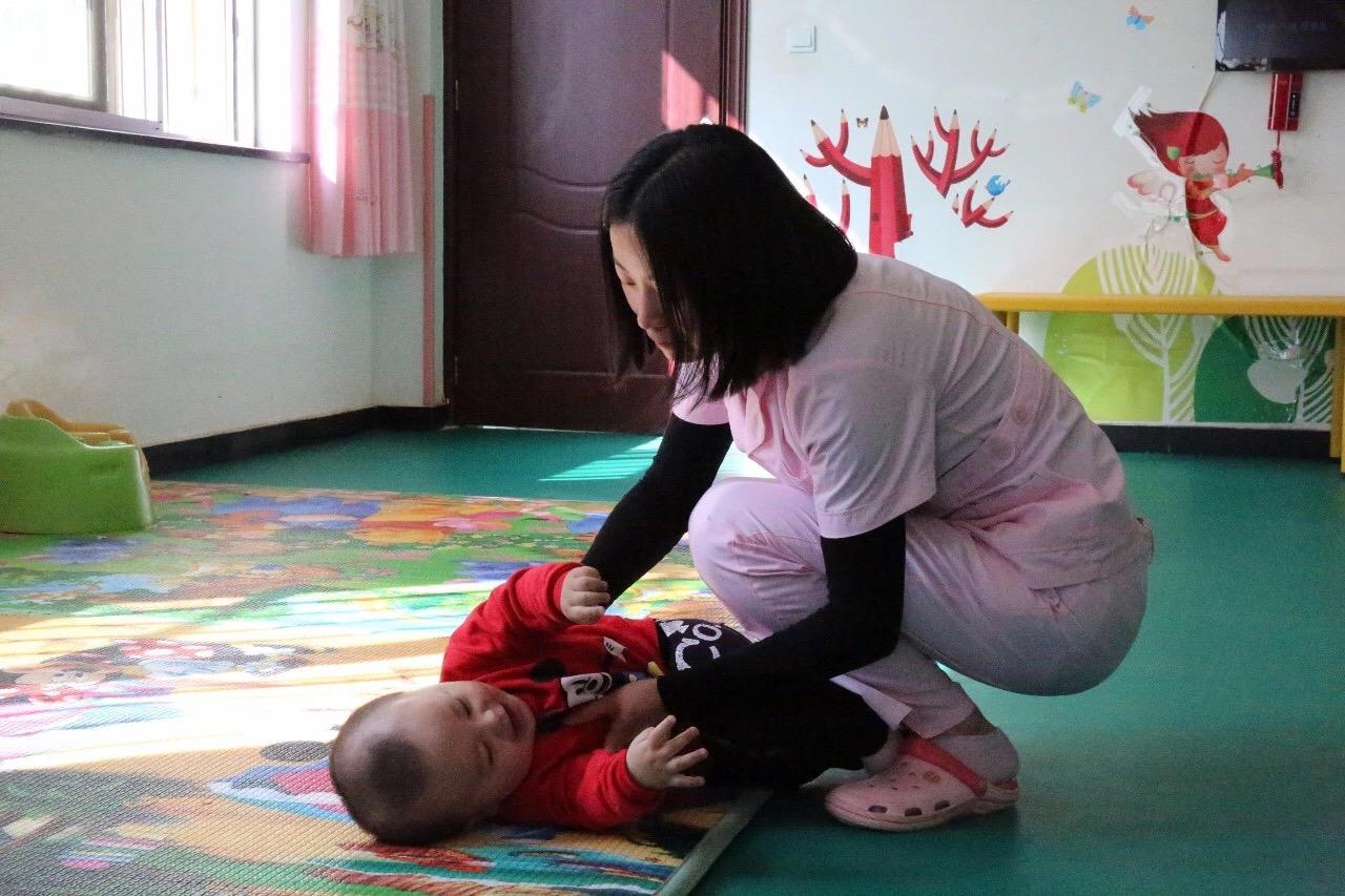 以愛之名，90后女孩重回福利院