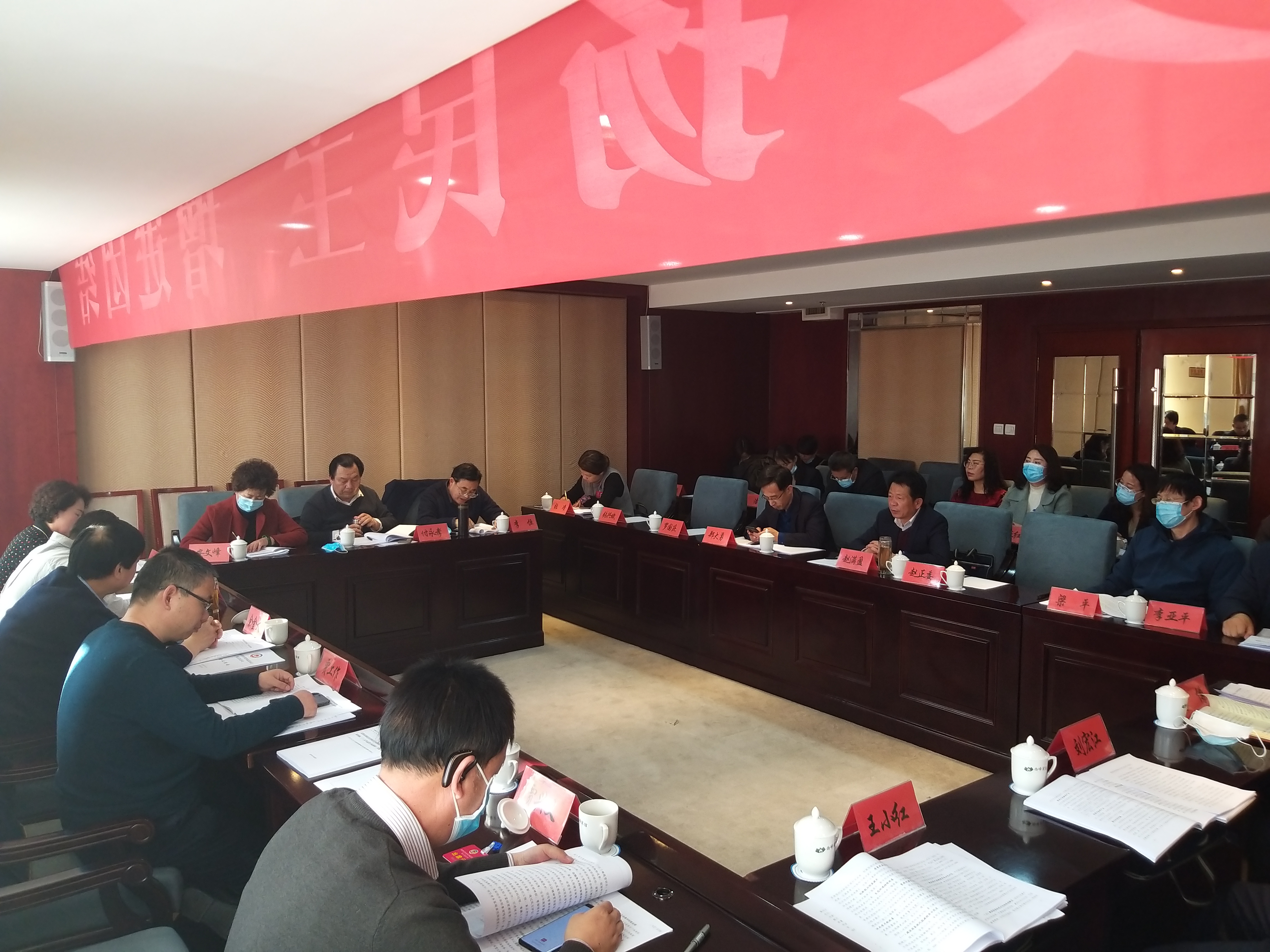 市政協(xié)委員繼續(xù)分組討論市委書(shū)記講話和相關(guān)報(bào)告。