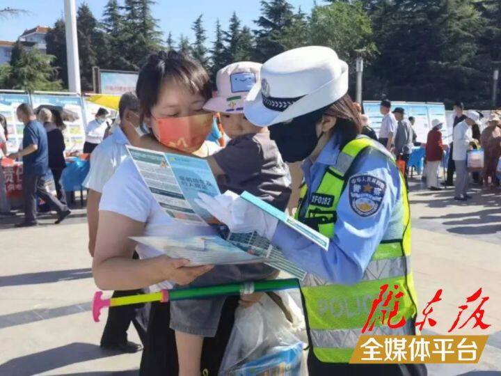【創(chuàng)建全國文明城市·我們在行動】西峰公安交警強(qiáng)化“一老一小”宣傳，筑牢交通安全防線