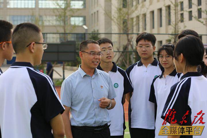 【教育高質(zhì)量發(fā)展·校長(zhǎng)訪談】聚焦內(nèi)涵謀新篇 推動(dòng)發(fā)展開新局——訪慶陽(yáng)四中黨總支書記、校長(zhǎng)齊建偉