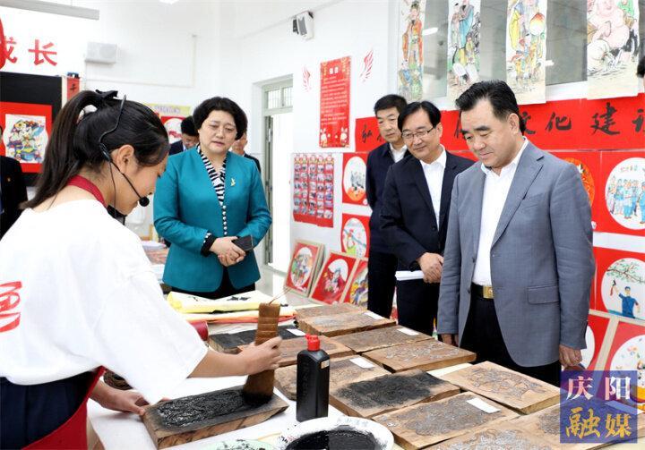 向全市少年兒童致以節(jié)日祝福！黃澤元開展“六一”國際兒童節(jié)慰問活動(dòng)