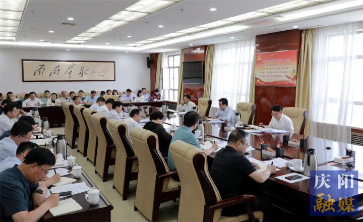 黃澤元在推動化解重大項(xiàng)目遺留問題專題會議上強(qiáng)調(diào) 依法合規(guī)積極穩(wěn)妥化解好各類歷史遺留問題 以實(shí)際工作成效助推經(jīng)濟(jì)社會平穩(wěn)健康發(fā)展
