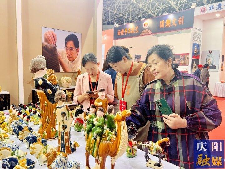 香包牽線聚人氣！第十八屆慶陽(yáng)香包民俗文化節(jié)旅游綜合收入6100萬(wàn)元