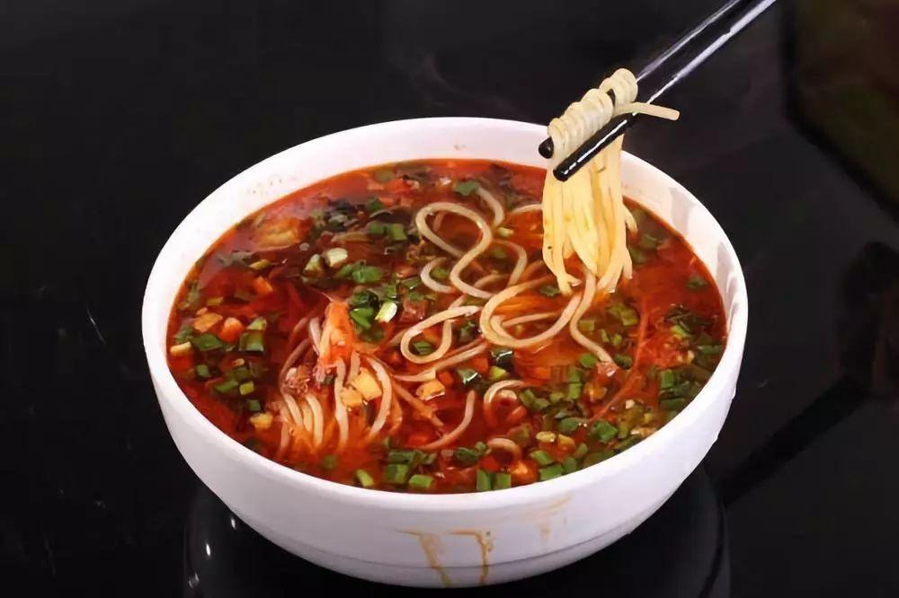 吃完天水麻辣燙？下一站，慶陽(yáng)饸饹面！