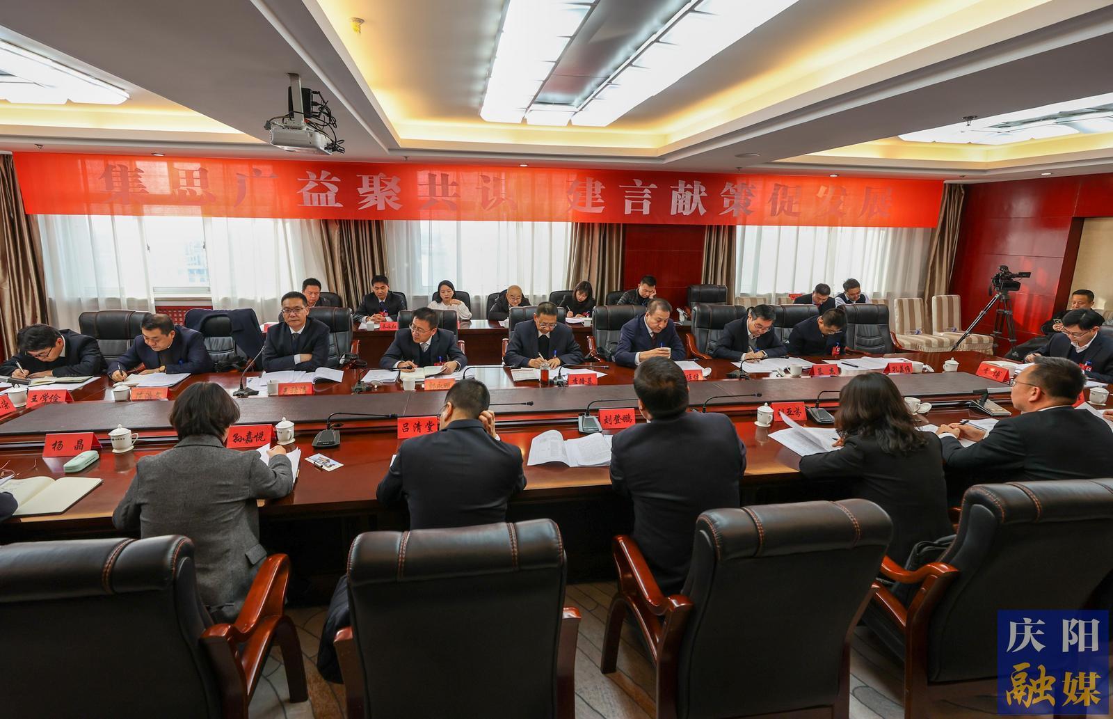【圖說(shuō)兩會(huì)】市政協(xié)委員分組討論政府工作報(bào)告和計(jì)劃、財(cái)政報(bào)告