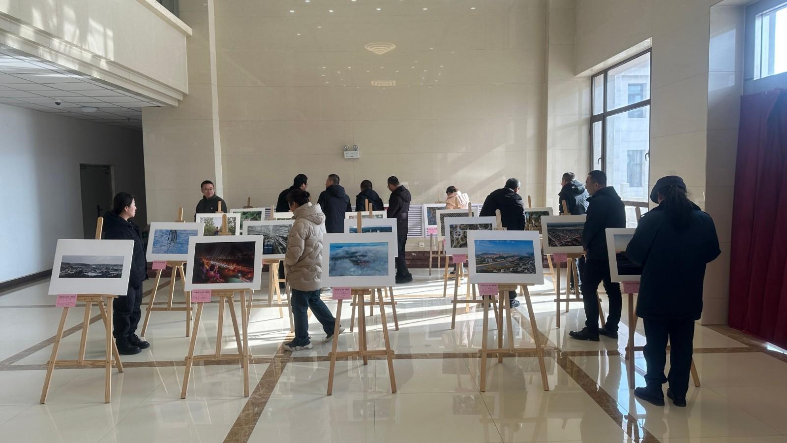 寧縣政府機(jī)關(guān)黨委開(kāi)展”慶元旦 迎新春”書畫攝影作品展活動(dòng)