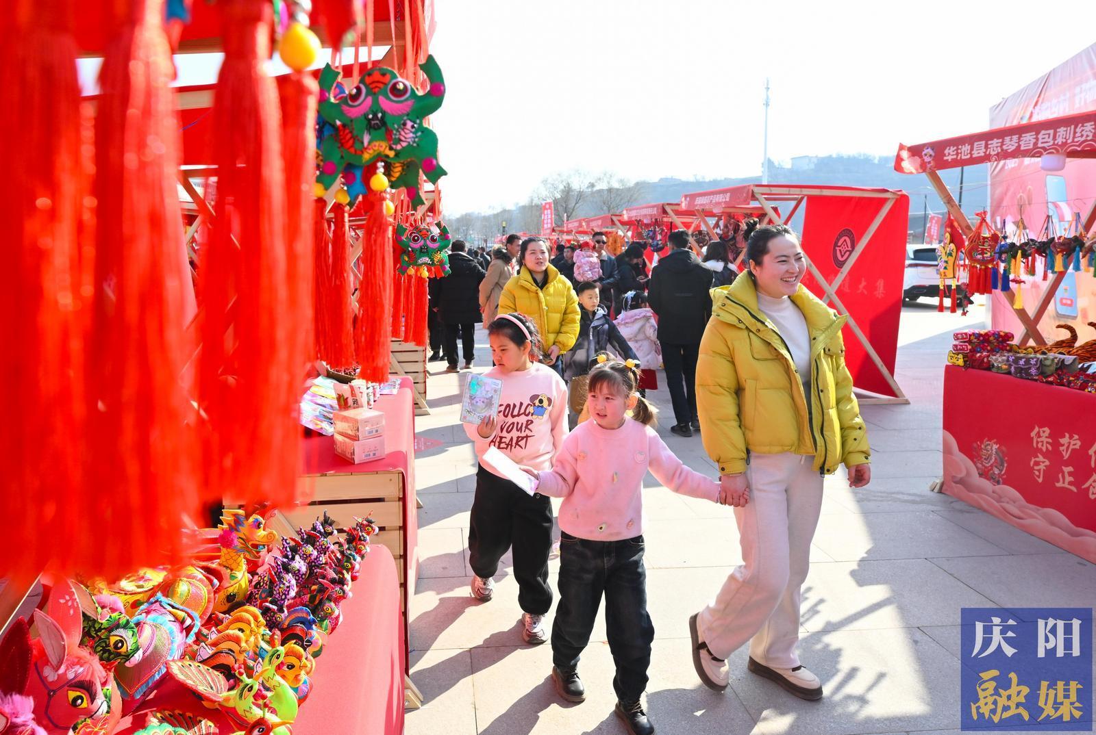 【慶陽(yáng)年味·攝影報(bào)道】?慶陽(yáng)年貨節(jié)重磅開(kāi)啟，非遺好物大集結(jié)！
