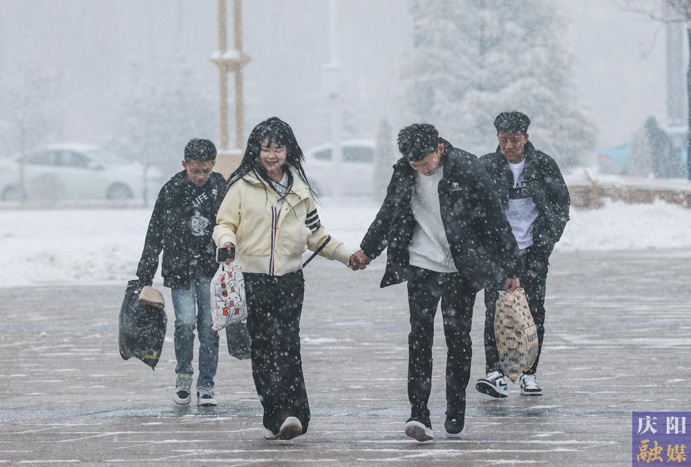 【攝影專(zhuān)題】風(fēng)雪兼程，回家過(guò)年！
