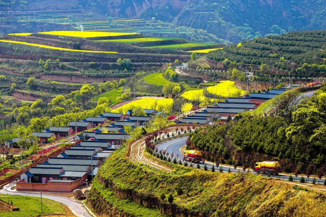 【“亮牌子、樹形象、展風(fēng)采”城鄉(xiāng)文明創(chuàng)建巡禮】慶陽市西峰區(qū)顯勝鄉(xiāng)毛寺村：“四維共進(jìn)” 繪就文明鄉(xiāng)村新畫卷