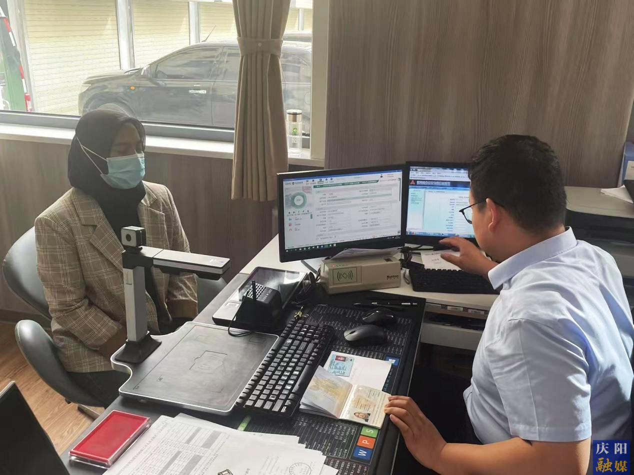 環(huán)縣首張外籍人員社?？ǔ晒k理