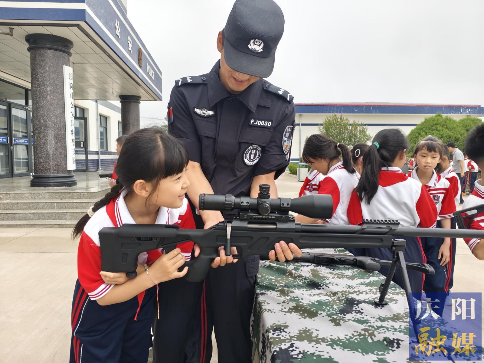 慶陽(yáng)市少年警?！凹t領(lǐng)巾進(jìn)警營(yíng)”實(shí)踐體驗(yàn)營(yíng)活動(dòng)開(kāi)展
