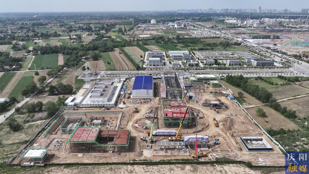 【攝影報(bào)道】慶陽(yáng)寰泰釩電解液項(xiàng)目建設(shè)加速推進(jìn)