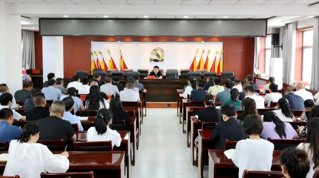 孫文江講授深入貫徹中央八項規(guī)定精神學(xué)習(xí)教育專題黨課